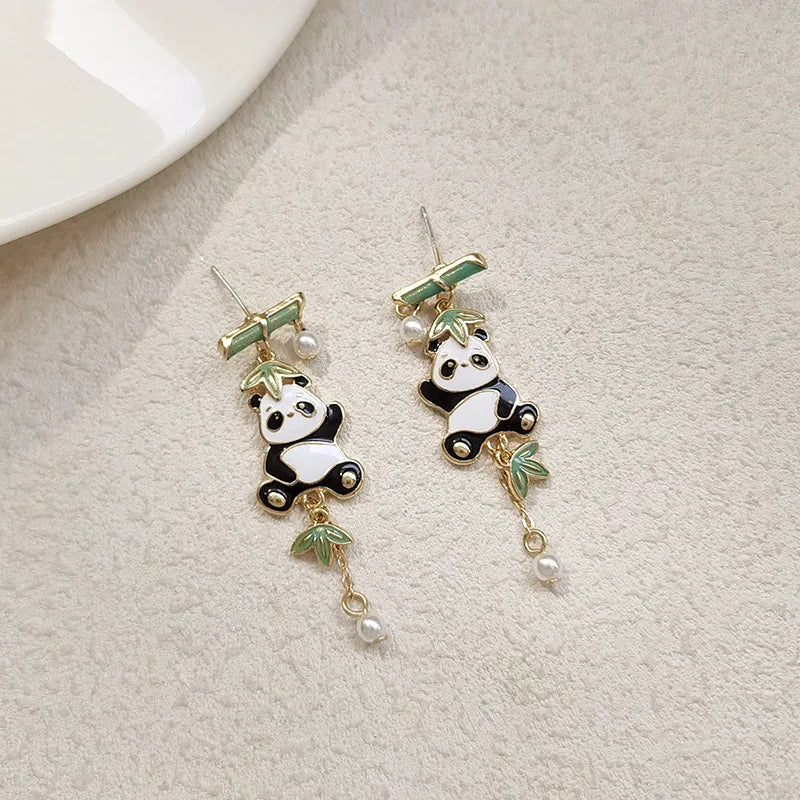 Boucles d'oreilles pendantes Pandas, bambou et perles, bijou en alliage plaqué or 585 (14 ct) et en émail