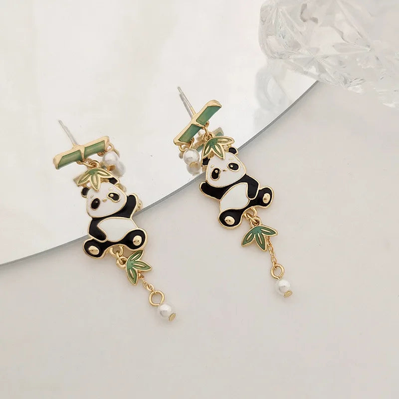 Boucles d'oreilles pendantes Pandas, bambou et perles, bijou en alliage plaqué or 585 (14 ct) et en émail