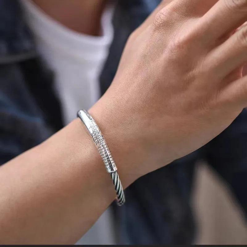 Bracelet jonc orné de signes exotiques, bijou plaqué argent