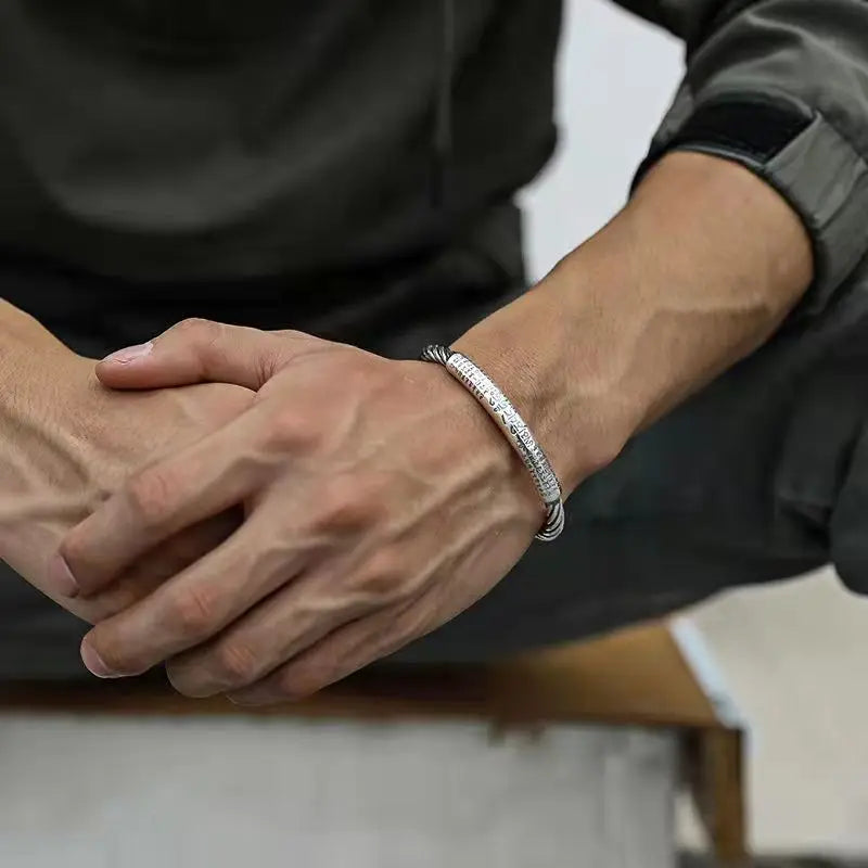 Bracelet jonc orné de signes exotiques, bijou plaqué argent