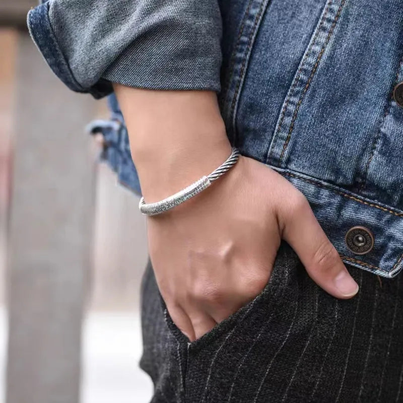 Bracelet jonc orné de signes exotiques, bijou plaqué argent