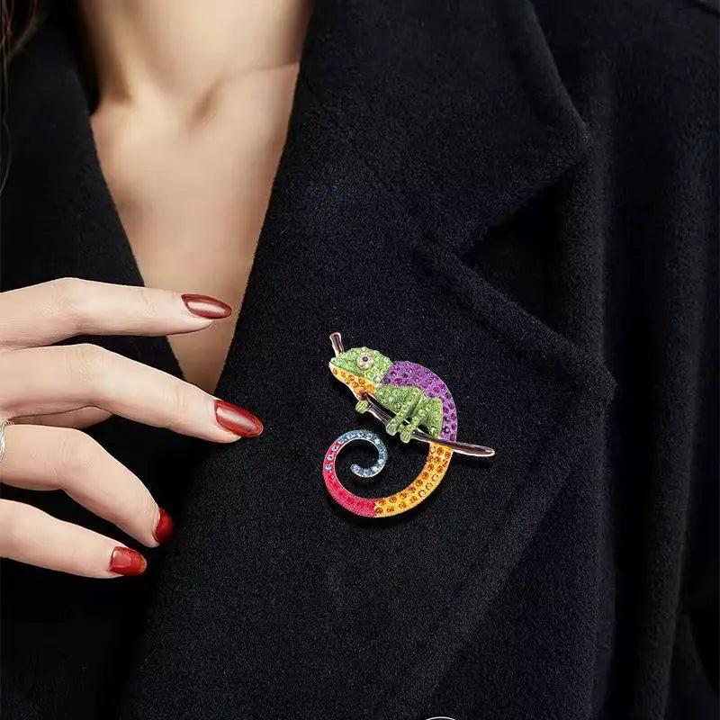 Broche Caméléon, bijou en émail et strass