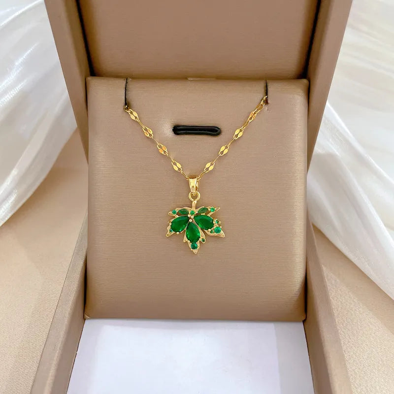Collier Feuille d'érable avec zircons verts, bijou en acier inoxydable doré