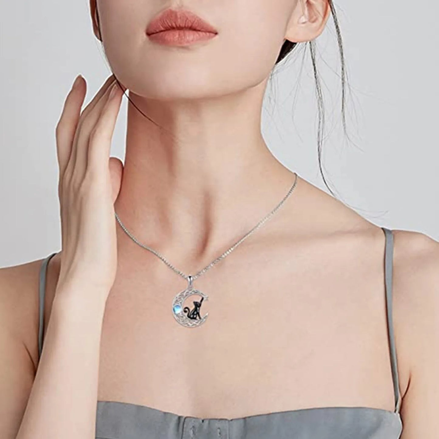 Collier pendentif Chat sur croissant de lune, bijou en alliage plaqué argent