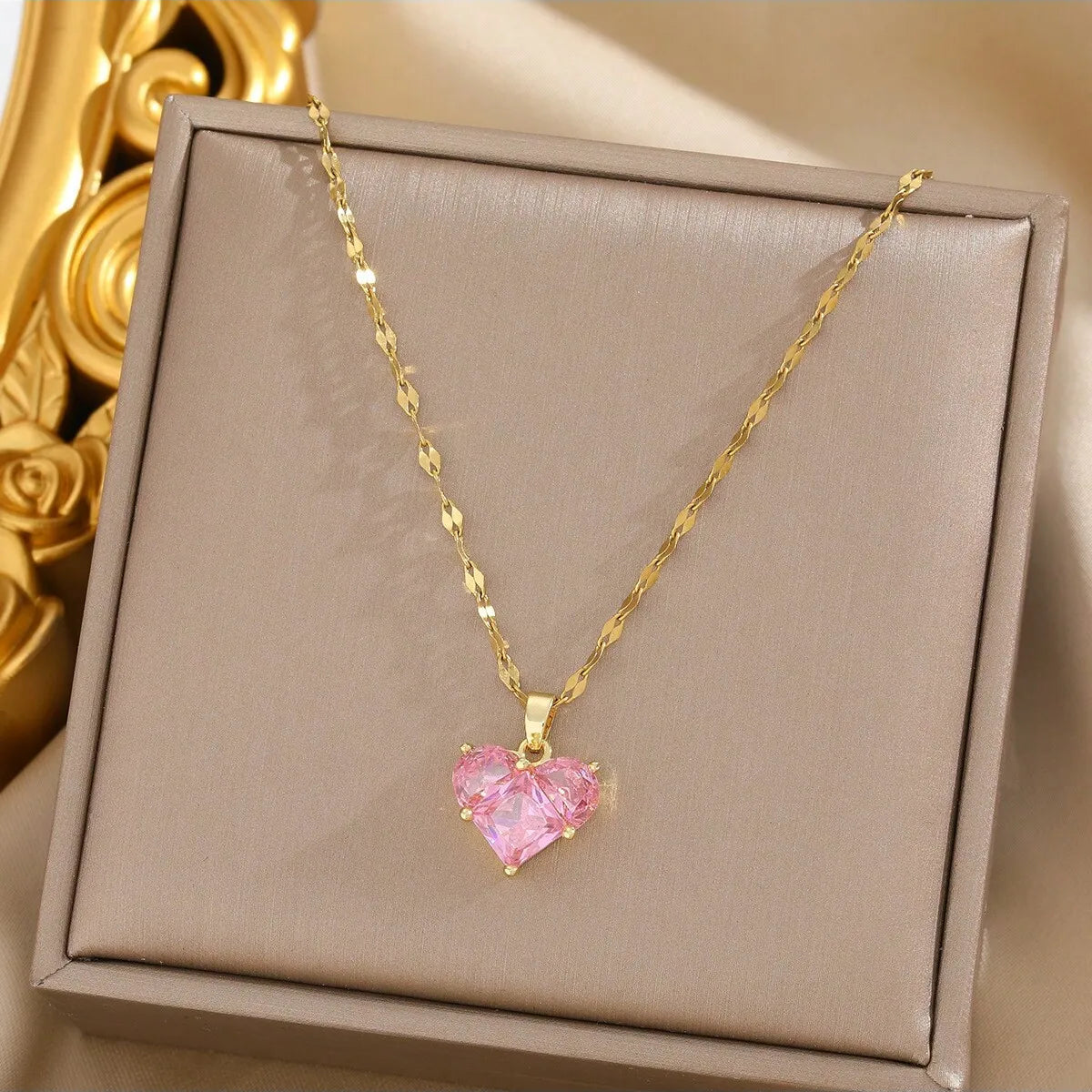 Collier Coeur en zircons roses, bijou en alliage plaqué or 585 (14 carats)