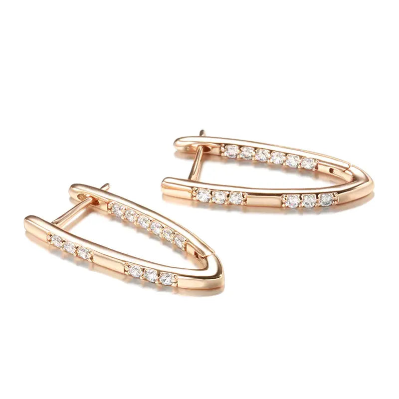 Boucles d'oreilles anneaux en V et zircons blancs, bijou en plaqué or rose et en zircons naturels