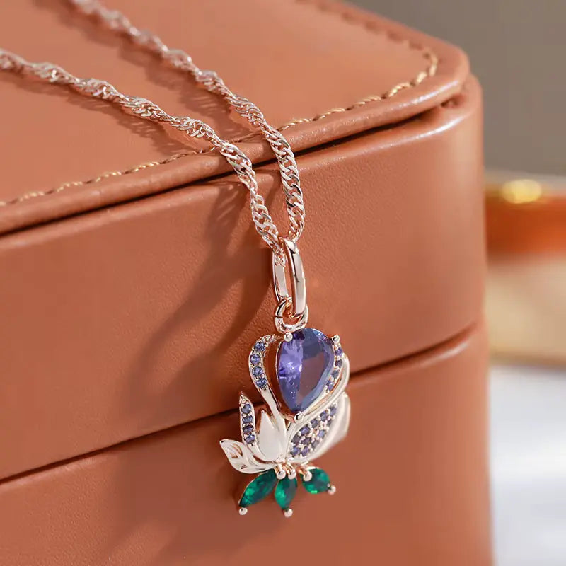 Collier fleur zircons verts et mauves, bijou en plaqué or rose 585 (14 carats) et en zircons naturels