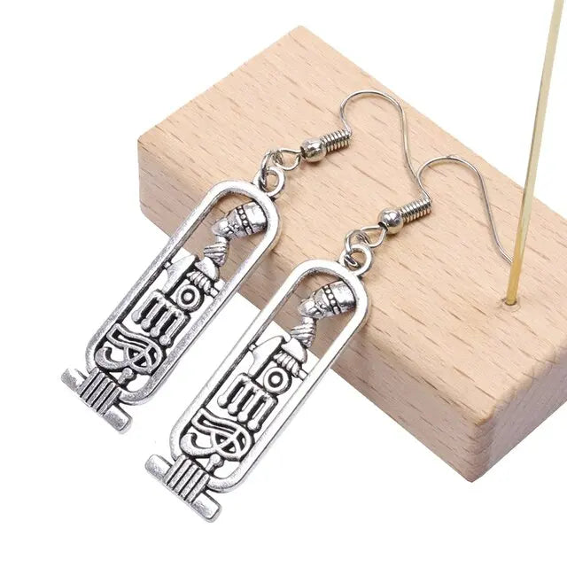 boucles d'oreilles égyptiennes avec pendentif déesse Nefertiti