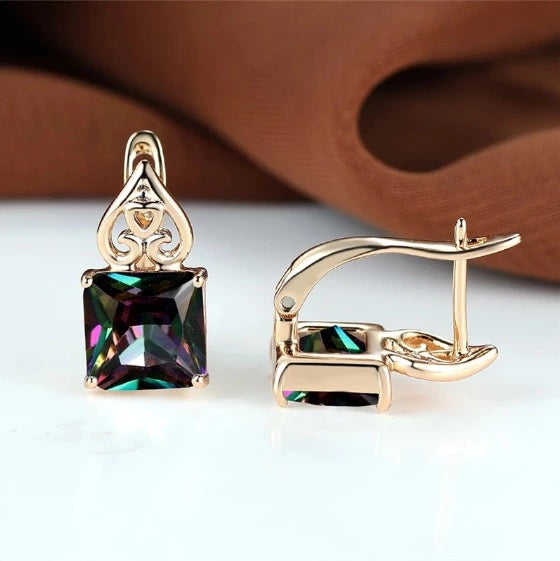 boucles d'oreilles avec zircons multicolores