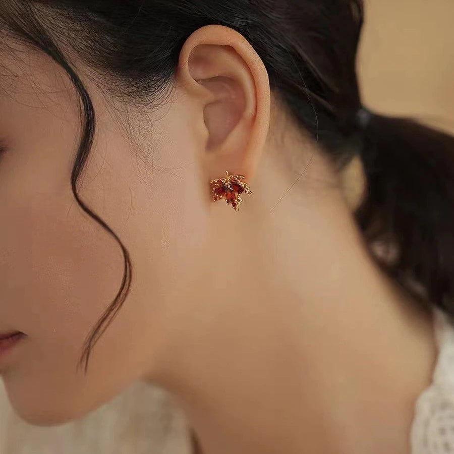 Boucles d'oreilles Feuilles d'érable avec zircons marrons, bijou en plaqué or