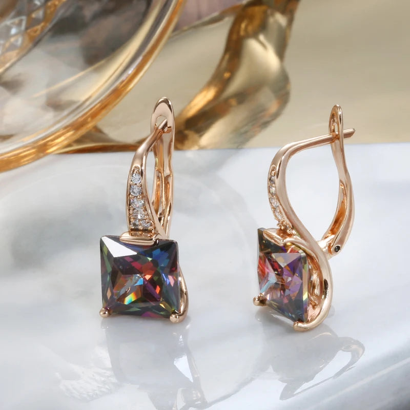 boucles d'oreilles avec zircons multicolores