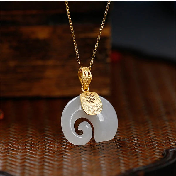 Collier Éléphant en jade blanc, bijou en plaqué or et en pierre naturelle