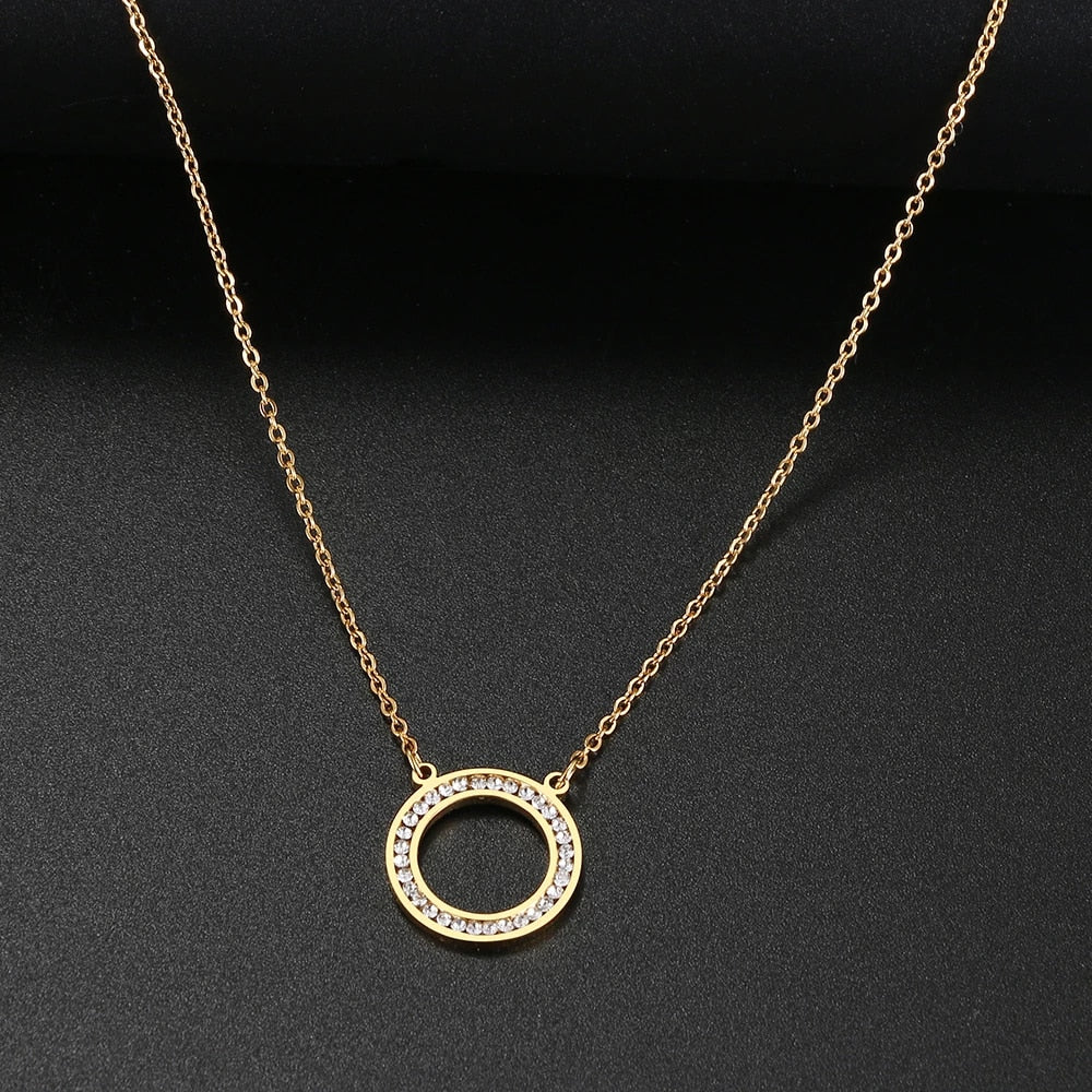 Collier pendentif rond serti de zircons, bijou en acier inoxydable doré