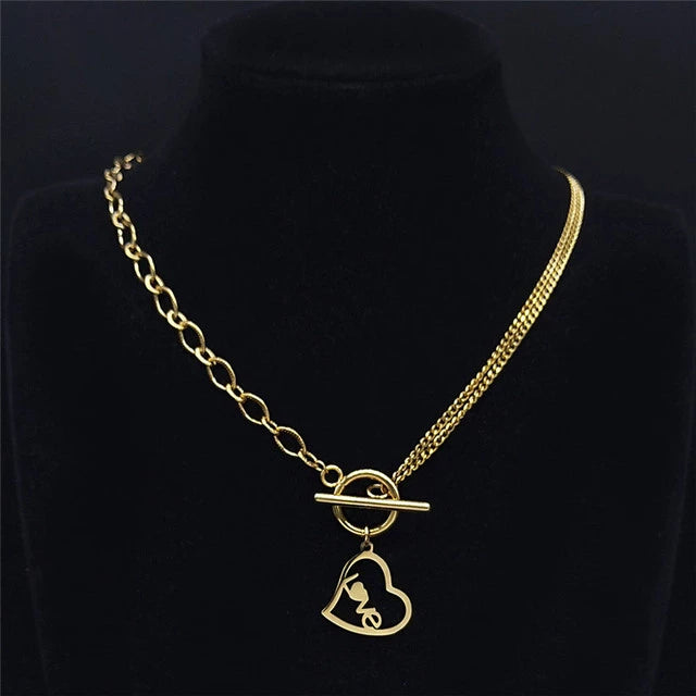 collier asymétrique avec pendentif fermoir et coeur