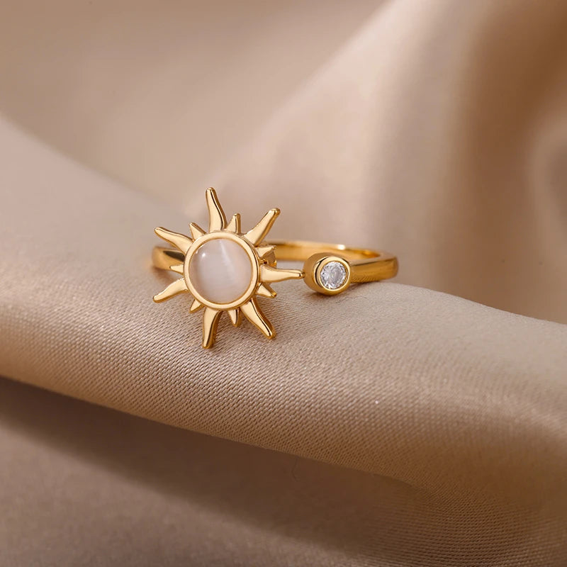 bague soleil avec pierre naturelle blanche et zircon blanc