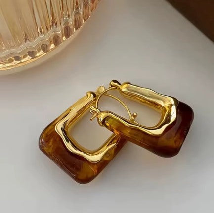 Boucles d'oreilles géométriques brun marron, bijou en alliage plaqué or et en acrylique