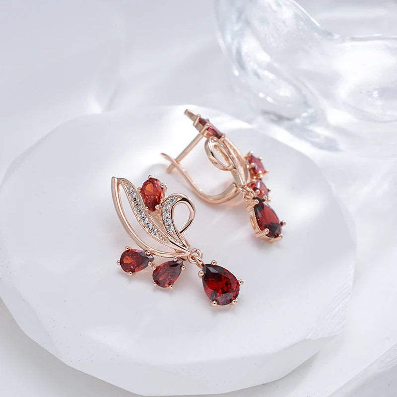 boucles d'oreilles en forme de fleur avec des zircons