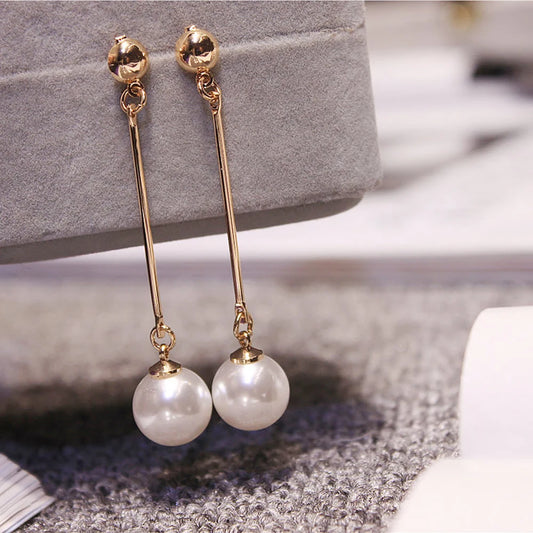 Boucles d'oreilles pendantes Perles beige ivoire, bijou en plaqué or et en acrylique