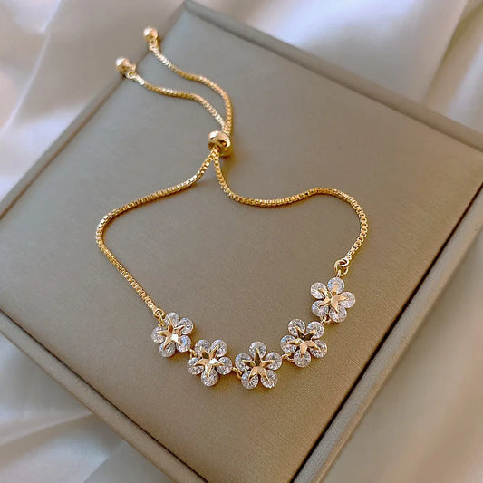 Bracelet Fleurs avec zircons blancs, bijou en alliage plaqué or rose et en zircons naturels