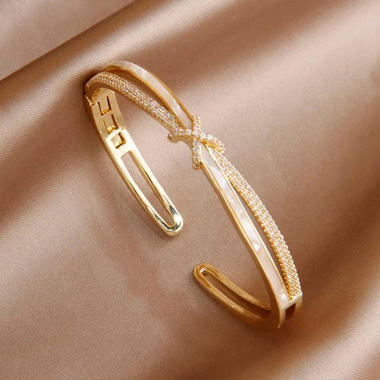 Bracelet Noeud en zircons blancs, bijou en acrylique et en plaqué or