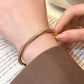 Bracelet torsadé, bijou en alliage plaqué or et en zircons naturels
