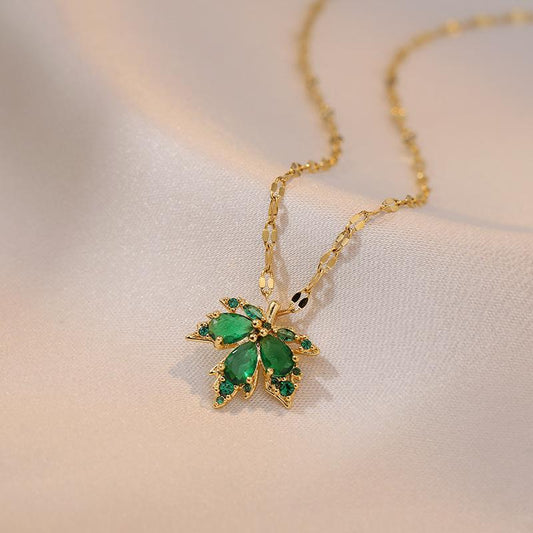 Collier Feuille d'érable avec zircons verts, bijou en acier inoxydable doré