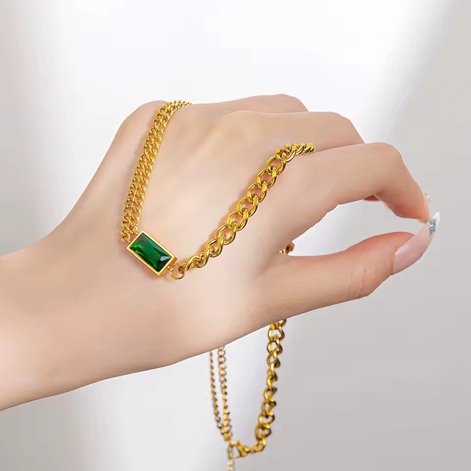 Collier avec cristal vert émeraude, bijou en acier inoxydable plaqué or et en cristal