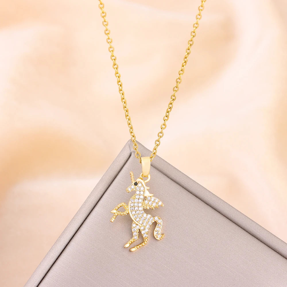 Collier Licorne avec zircons blancs, bijou en acier inoxydable doré