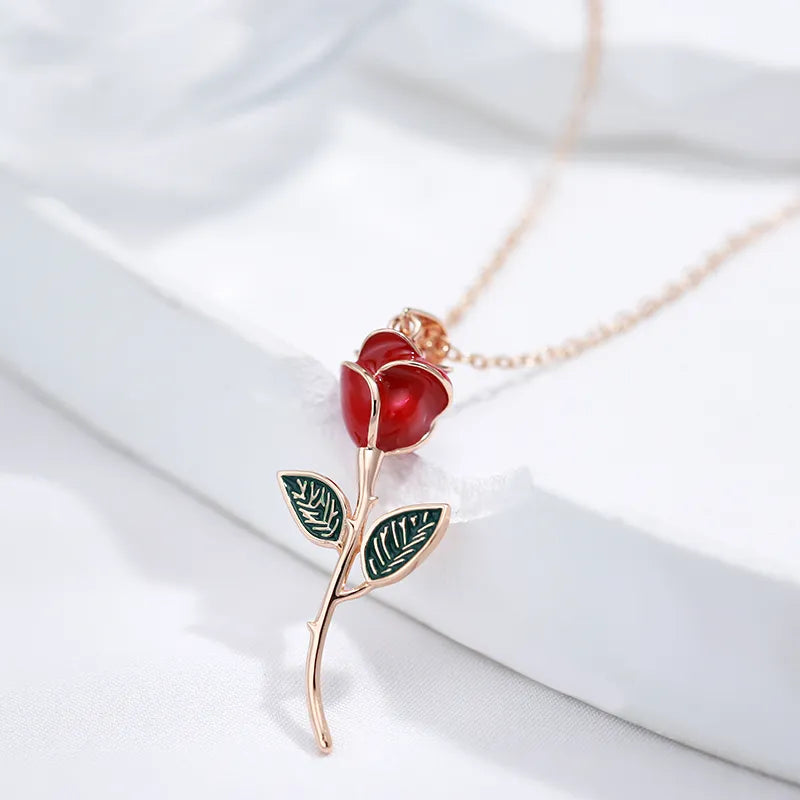 Collier Rose rouge, bijou en plaqué or rose et en émail