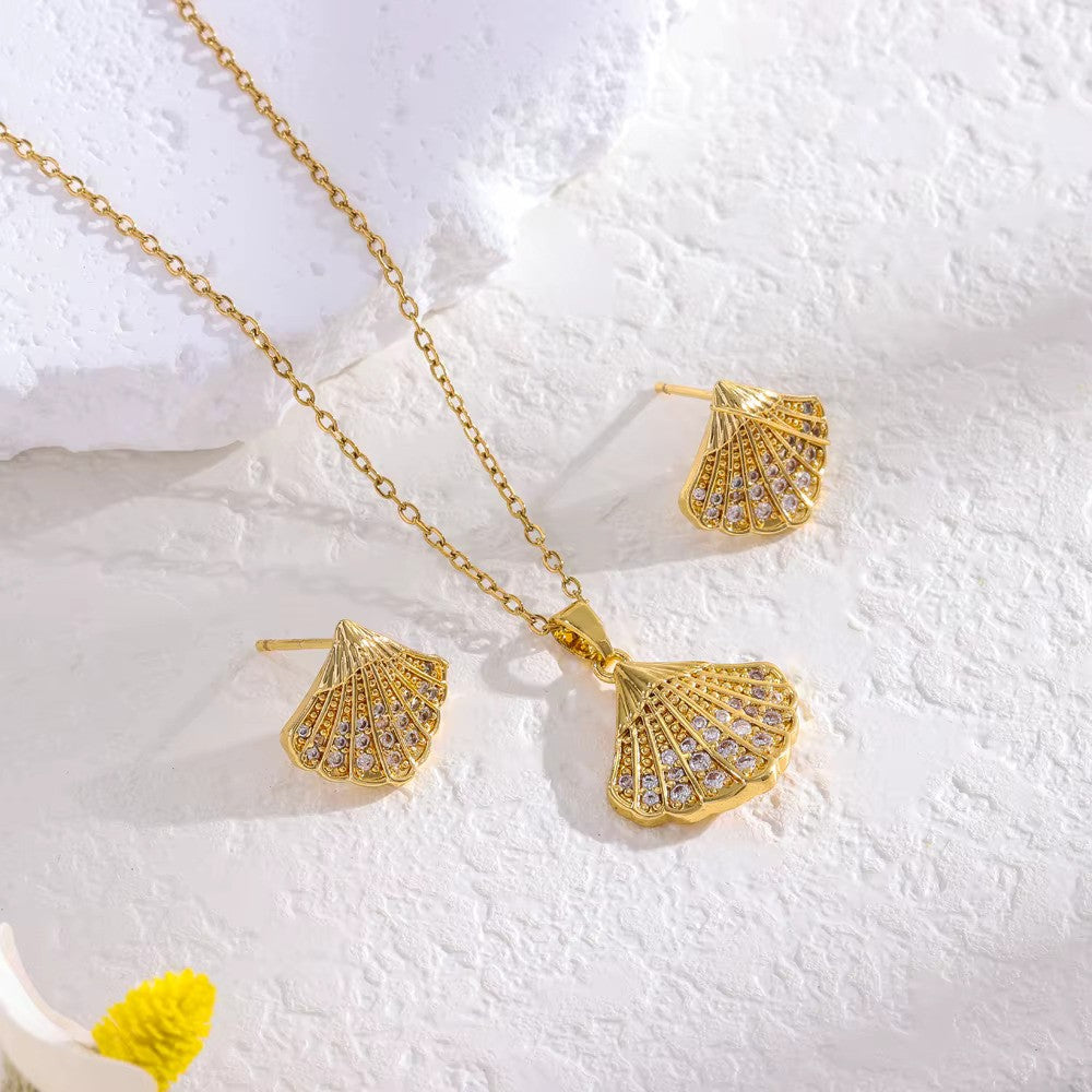 Parure de bijoux Coquillages et zircons, bijou en acier inoxydable doré 750 (18 carats) et en zircons naturels