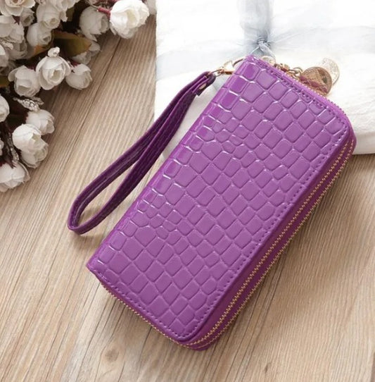 Portefeuille design crocodile, en simili-cuir mauve