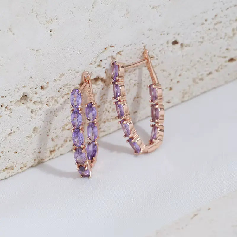 Boucles d'oreilles zircons mauves, bijou en plaqué or rose et en zircons naturels
