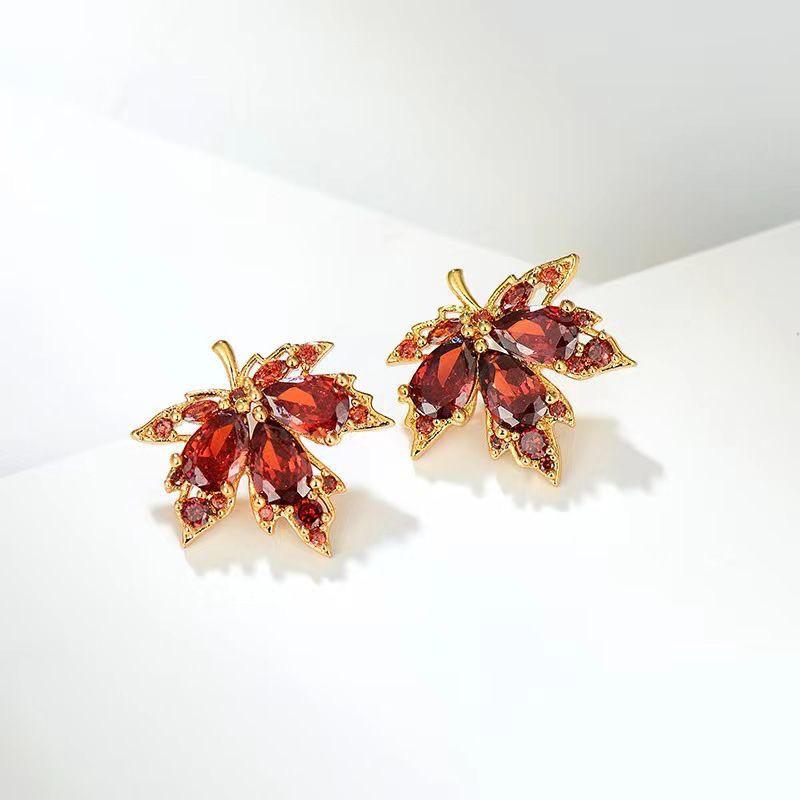 Boucles d'oreilles feuilles d'érable en zircons marrons, bijou en plaqué or 585 (14 carats) et en zircons naturels