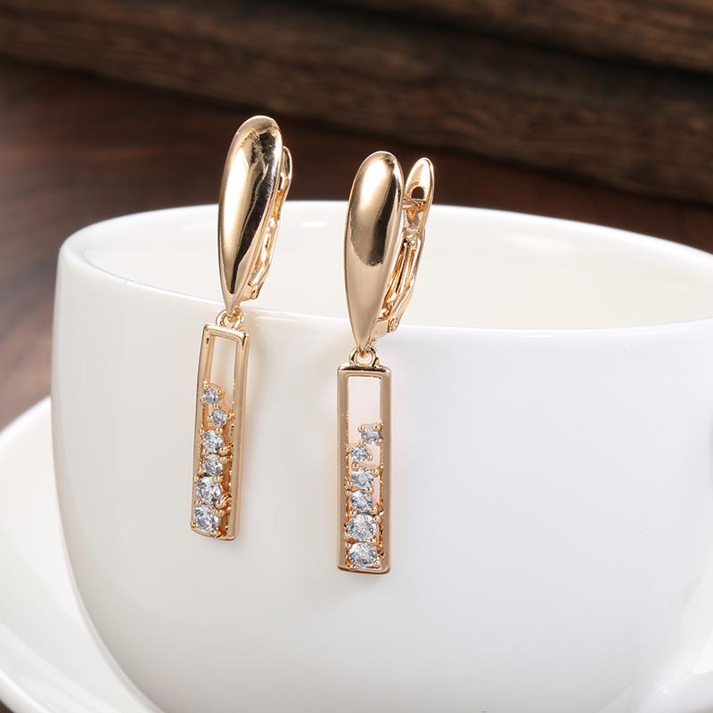 Boucles d'oreilles pendantes design rectangulaire, bijou en plaqué or rose 585 (14 carats) et en zircons naturels