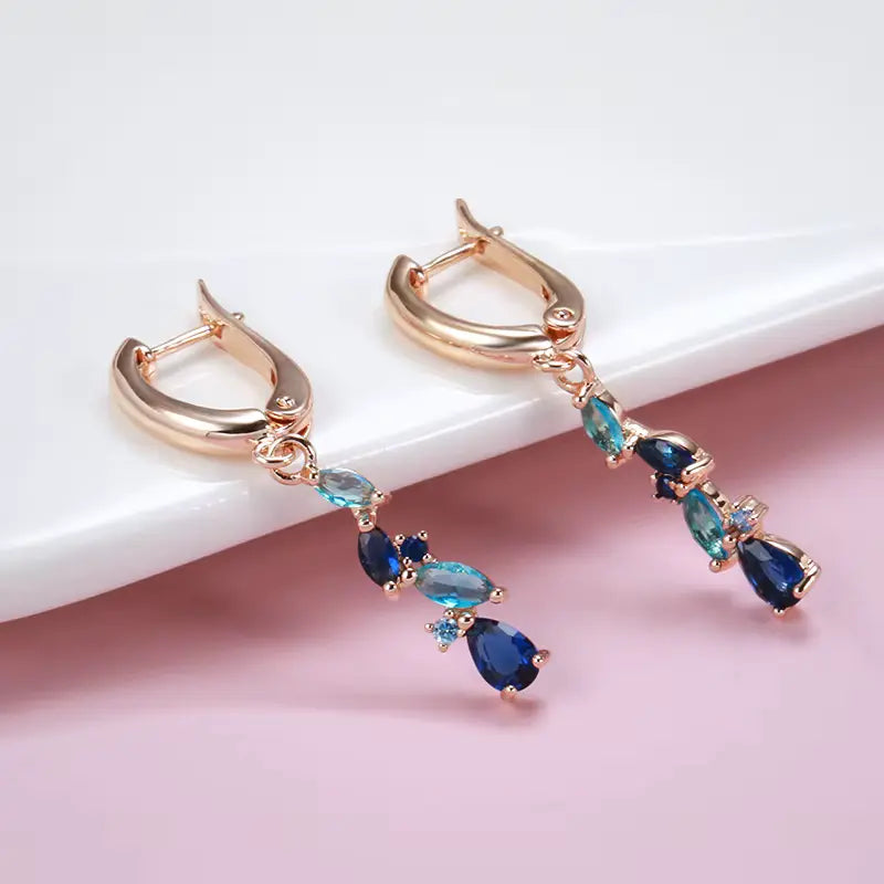 Boucles d'oreilles Zircons bleus, bijou en plaqué or rose et en zircons naturels