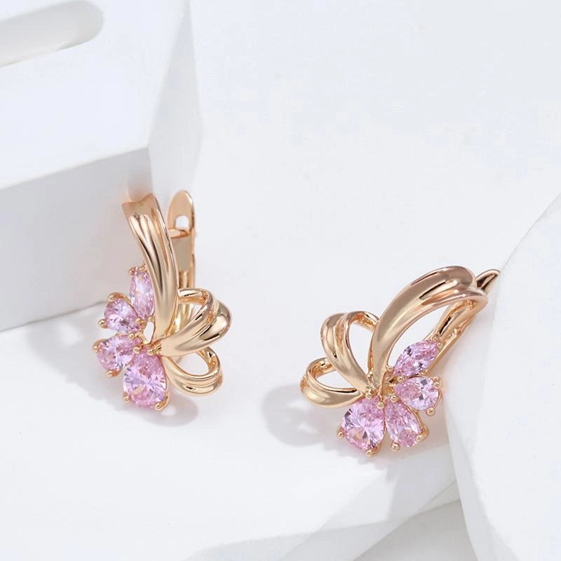 Boucles d'oreilles cristaux roses en fleur, bijou en plaqué or rose et en zircons naturels