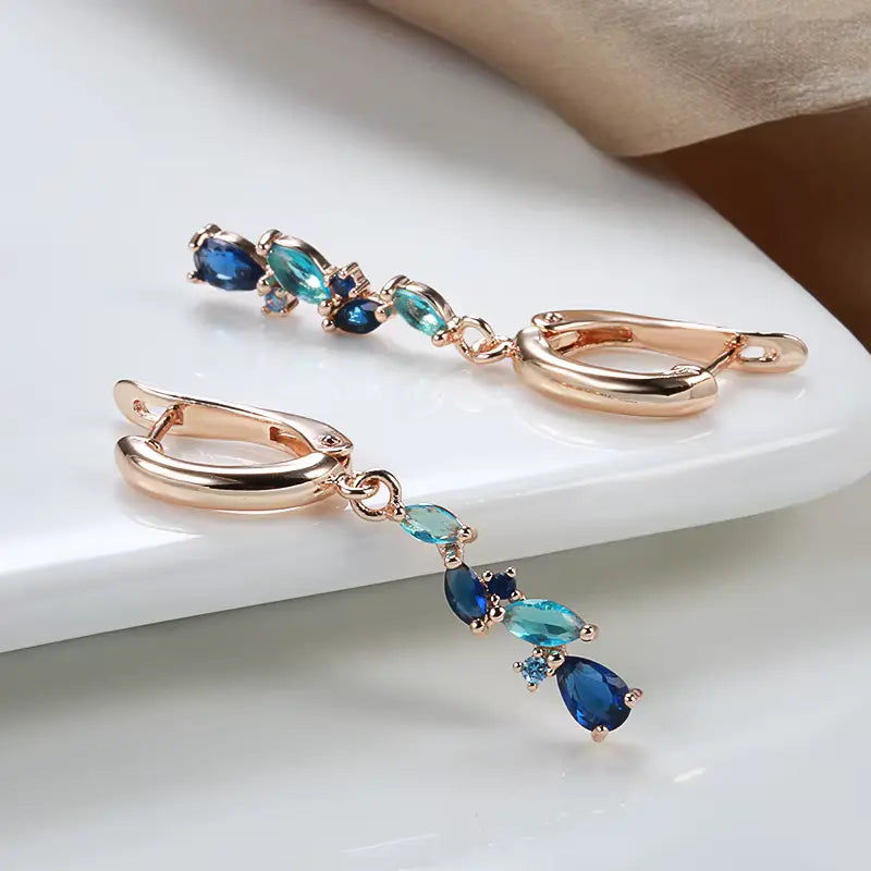 Boucles d'oreilles Zircons bleus, bijou en plaqué or rose et en zircons naturels