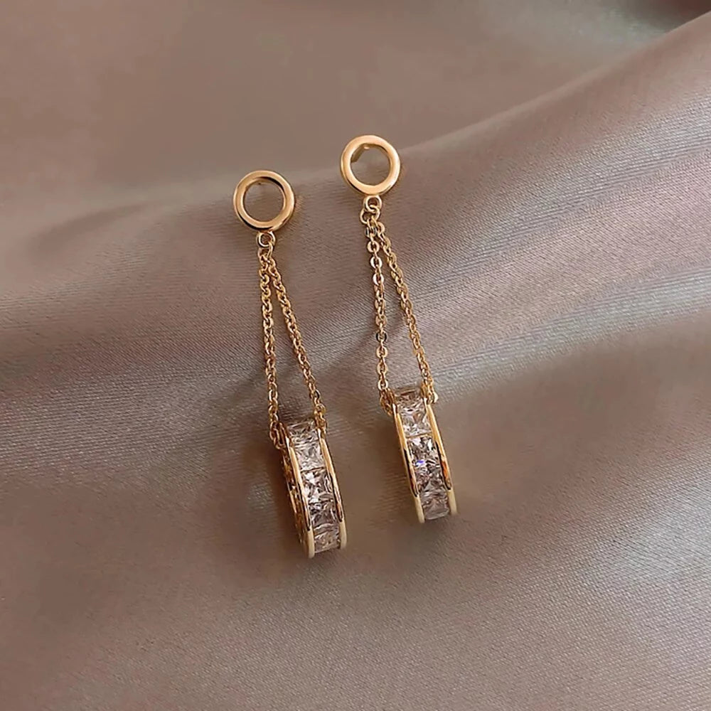 boucles d'oreilles pendantes avec anneaux et zircons blancs