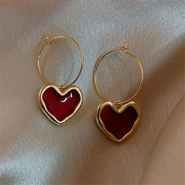 boucles d'oreilles créoles avec coeurs rouges