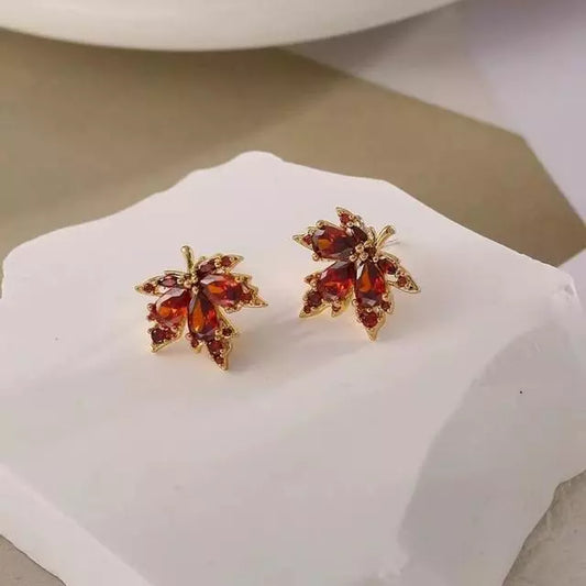 Boucles d'oreilles Feuilles d'érable avec zircons marrons, bijou en plaqué or