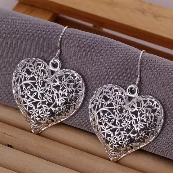 boucles d'oreilles fleuries en coeur