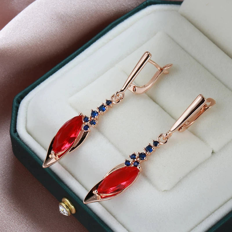 boucles d'oreilles avec zircons rouges et bleus