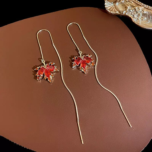 Boucles d'oreilles pendantes Feuilles d'érable, zircons rouges, bijou en plaqué or