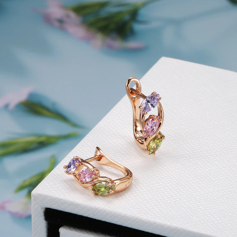 Boucles d'oreilles Trois Zircons en amande, bijou en plaqué or 585 (14 carats) et en zircons naturels