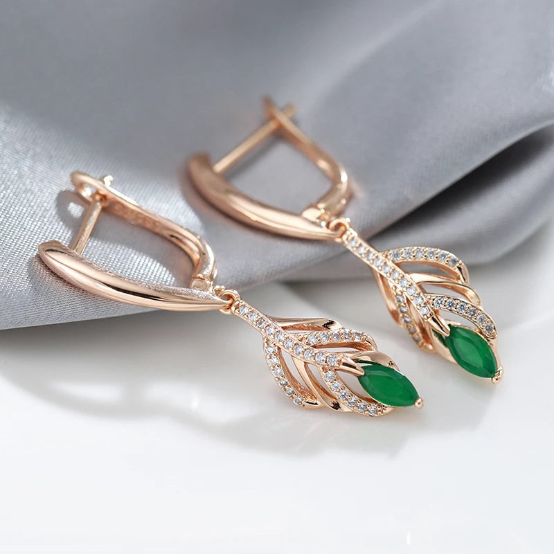 boucles d'oreilles avec zircons verts et blancs