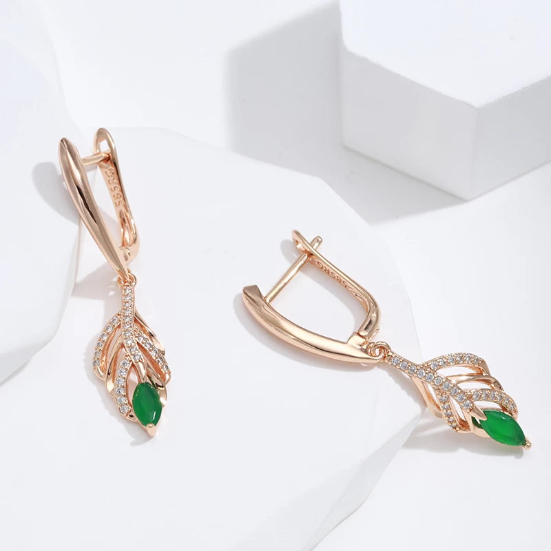 boucles d'oreilles avec zircons verts et blancs