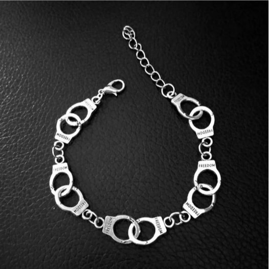 Bracelet chaîne acier inoxydable Argent motif menottes zircons blancs