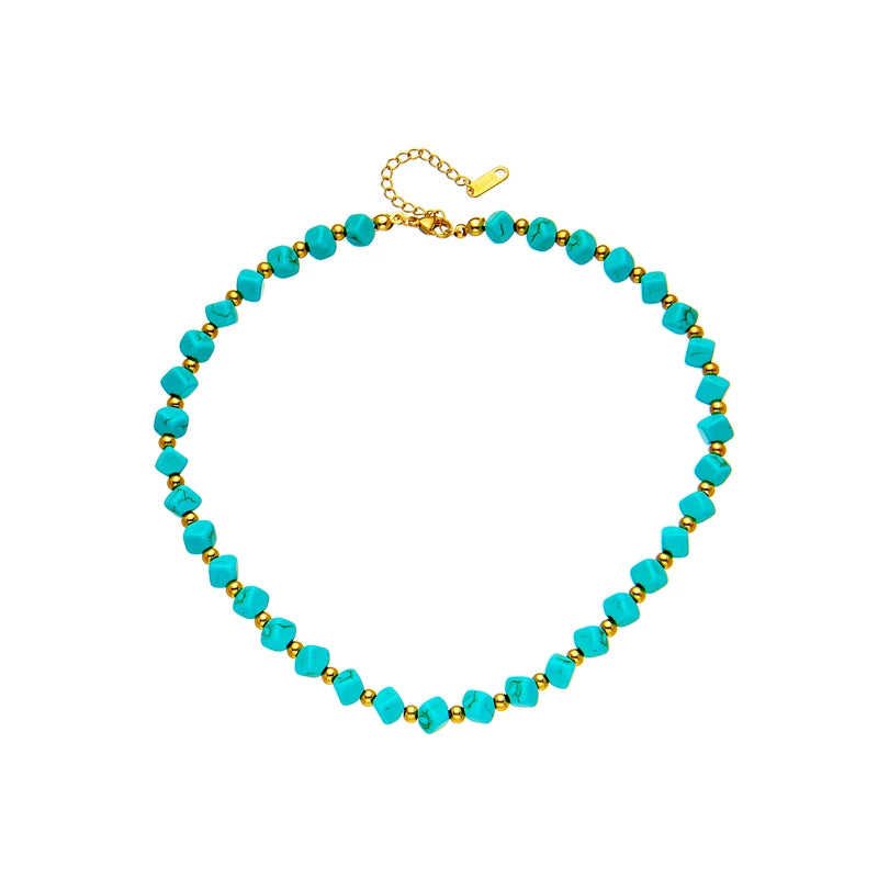 collier de perles turquoises et dorées