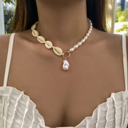 collier coquillages et perles en acrylique