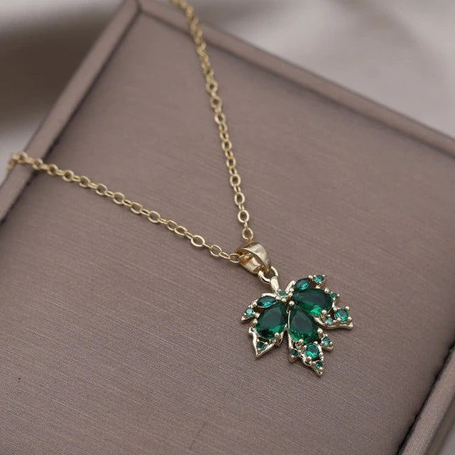 Collier Feuille d'érable avec zircons verts, bijou en acier inoxydable doré